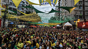 Hinchas brasileños tristes