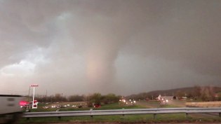 Arrasadores tornados golpean fuertemente a OK