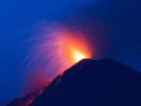 Indonesia: reabre aeropuerto cerrado tras la erupci