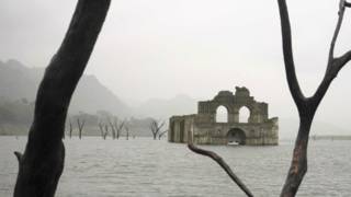 Iglesia en las aguas del río Grijalva