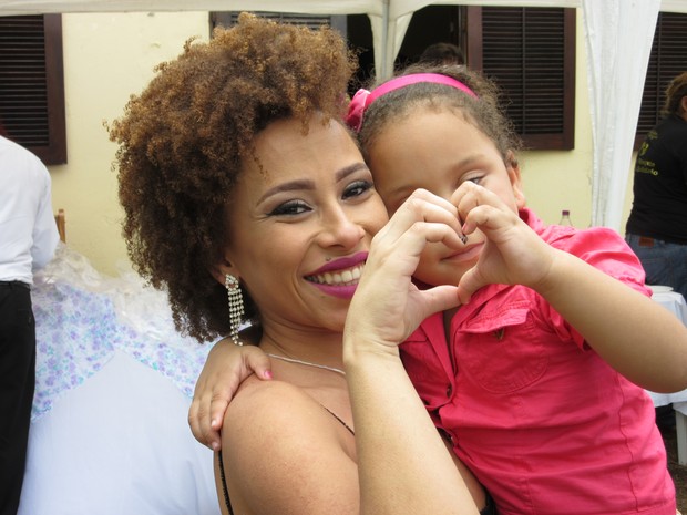 Detenta Ana Cláudia Gomes reencontrou filha de 5 anos em concurso (Foto: Marcelo Elizardo/ G1)