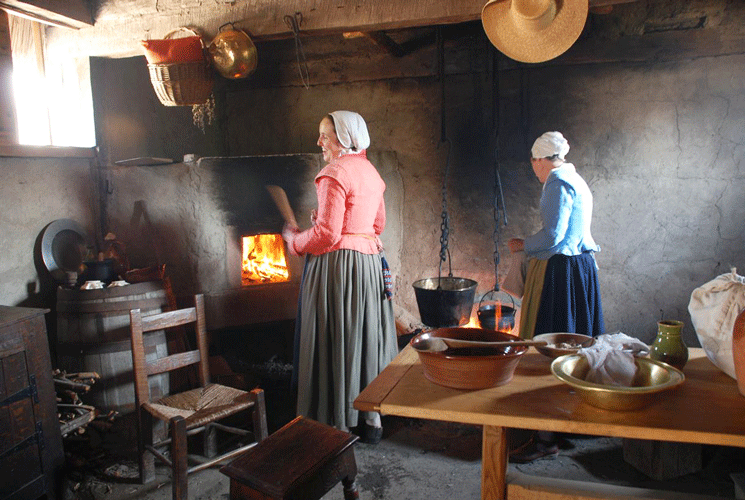 Enjoy a colonial-style meal.