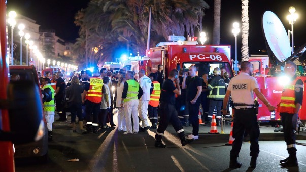 Camión embiste a multitud en Niza, Francia. 