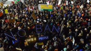 Manifestantes en el aeropuerto John F. Kennedy, Nueva York.