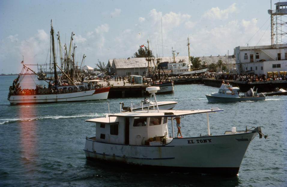 Varios botes llenos de asilados cubanos arriban a Key West, Florida, des...