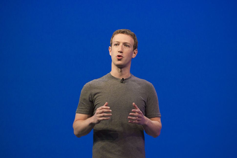 f8-facebook-mark-zuckerberg-0083.jpg