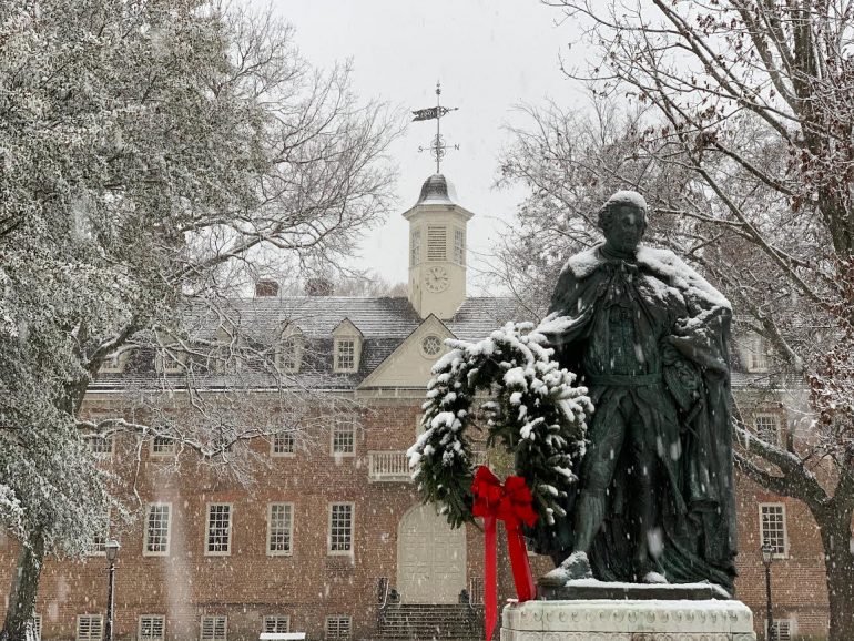 A winter storm dropped more than an inch of snow on the William & Mary campus Sunday. (WYDaily/Courtesy Erin Zagursky)